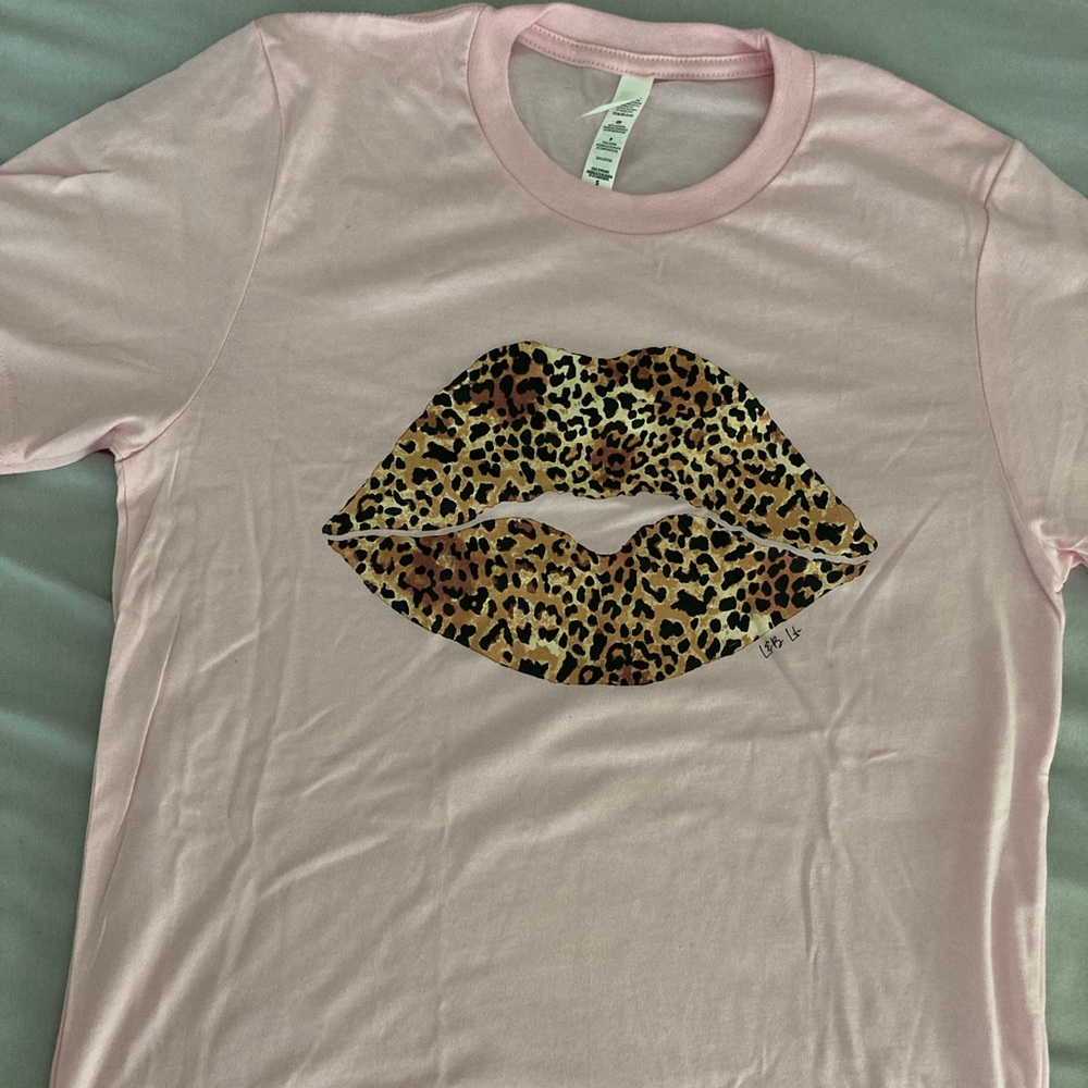 Pink Leopard Lips T-shirt